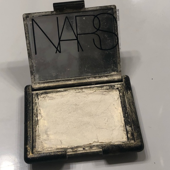 NARS Albatross Highlighting Powder - Picture 3 of 4